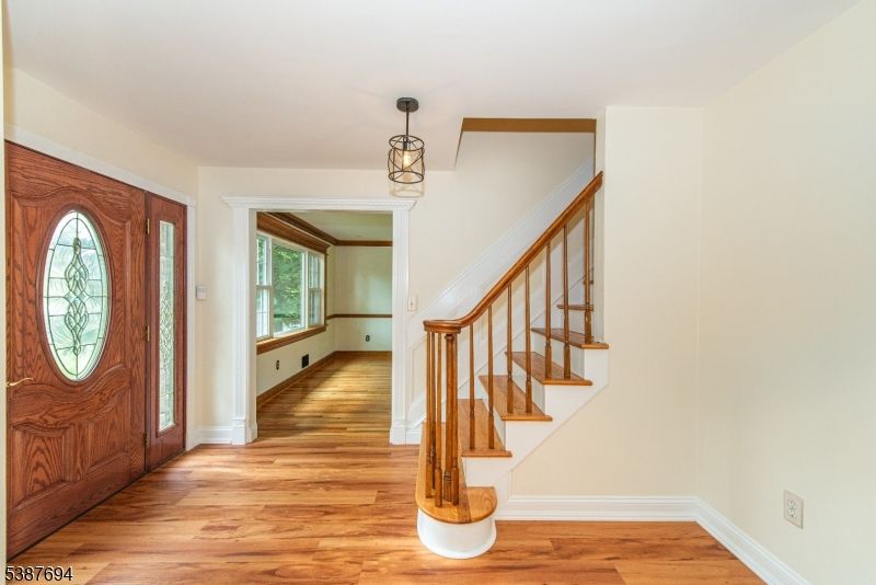 Interior, Pendant Lights, Wood Texture Flooring