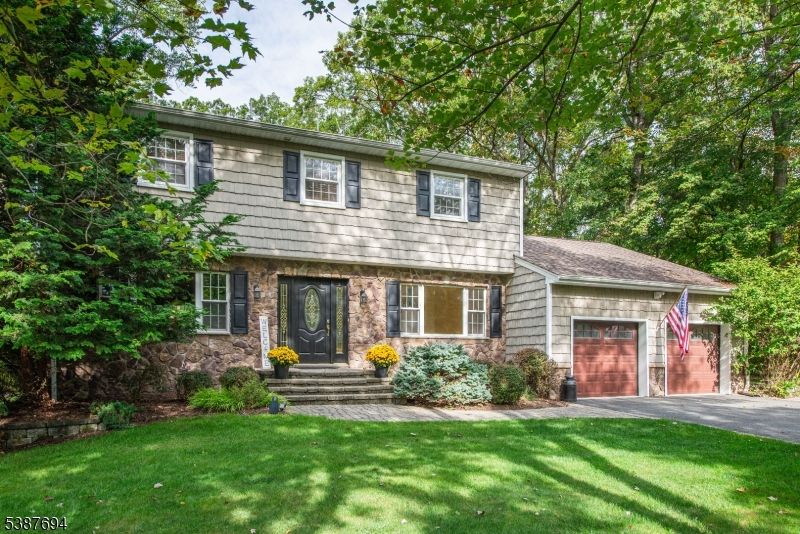 Attached, Exterior, Facade, Brick Facade, Split Level