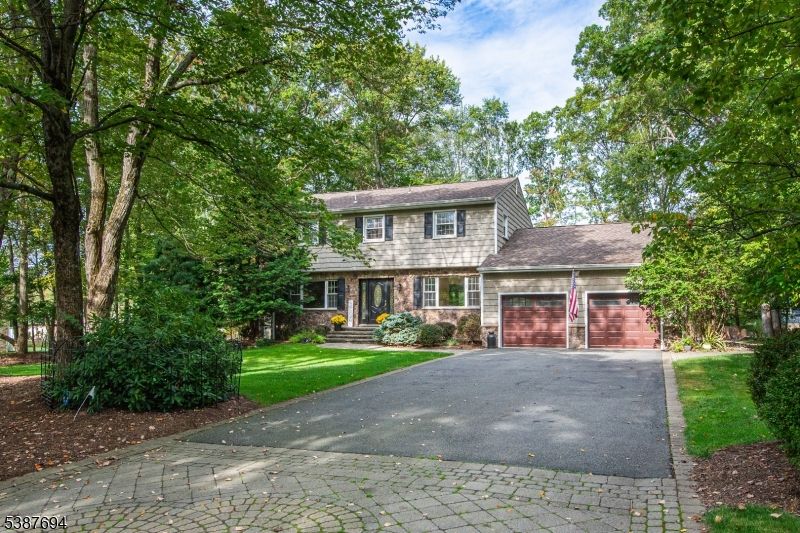 Attached, Exterior, Facade, Split Level