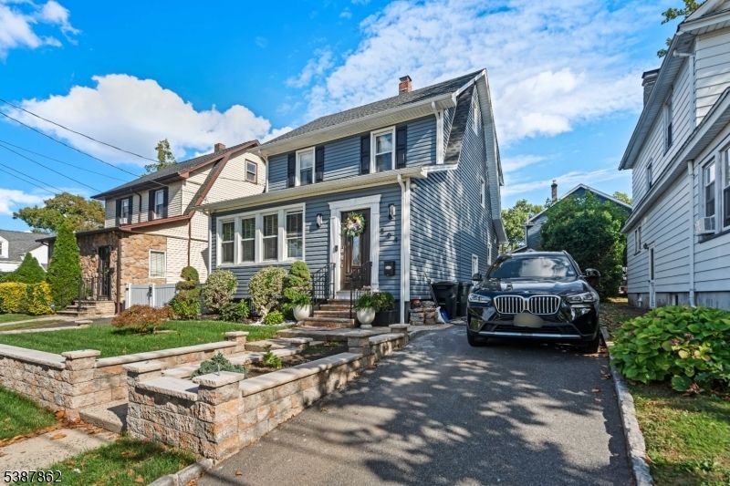 Exterior, Facade, American Foursquare