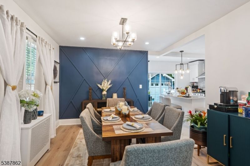 Chandelier, Dining room, Interior, Kitchen, Pendant Lights, Recessed Lighting, Wood Texture Flooring