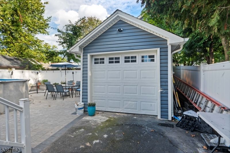 Detached Garage, Exterior