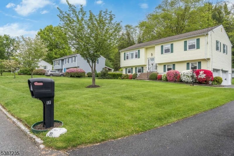 Backyard, Exterior, Facade, Raised Ranch
