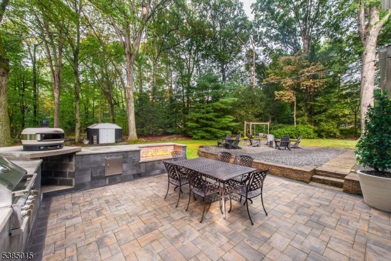 Backyard, Exterior, Outdoor Kitchen