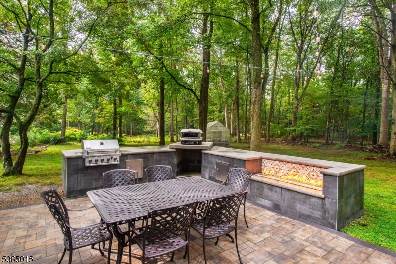 Exterior, Outdoor Kitchen