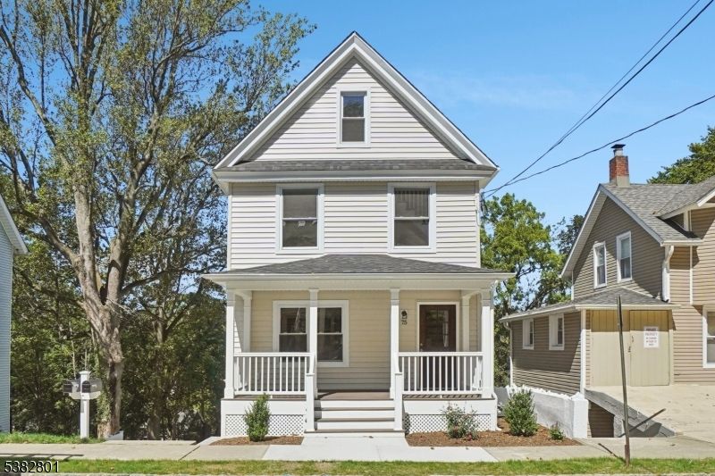 Exterior, Facade, Queen Anne Victorian