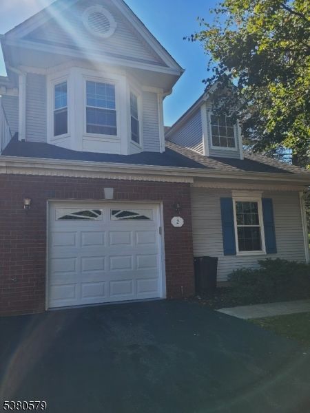 Attached, Exterior, Facade, Brick Facade, Queen Anne Victorian