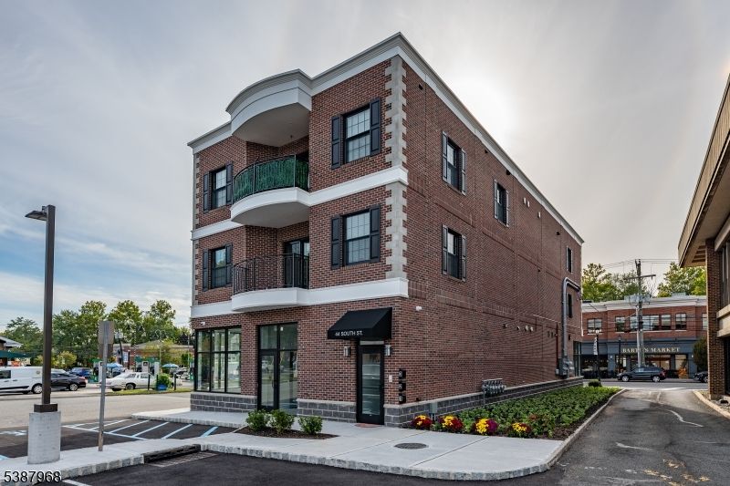 Exterior, Facade, Brick Facade, Rowhouse