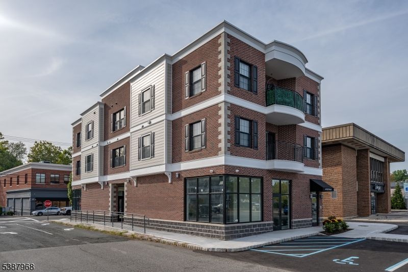 Exterior, Facade, Brick Facade, Rowhouse