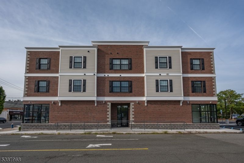 Exterior, Facade, Brick Facade, Rowhouse