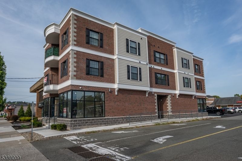 Exterior, Facade, Brick Facade, Rowhouse