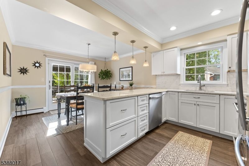 Dining room, Interior, Kitchen, Pendant Lights, Recessed Lighting, Wood Texture Flooring