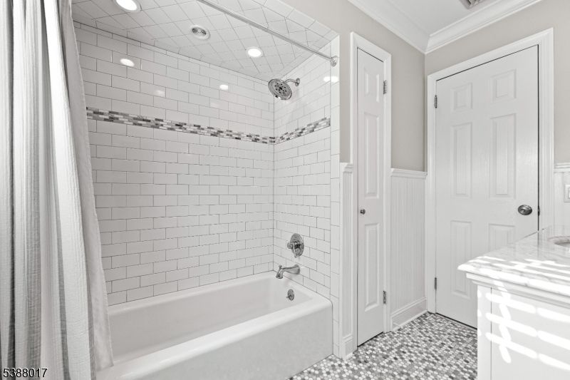 Bathroom, Interior, Recessed Lighting