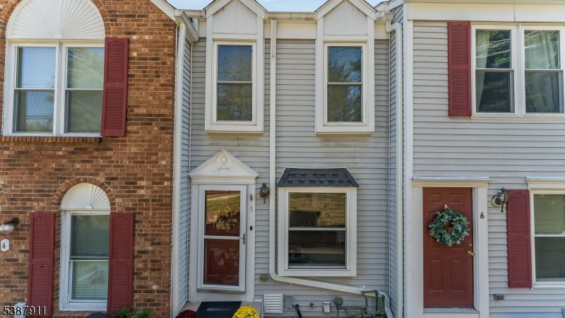 Exterior, Facade, Brick Facade, Rowhouse