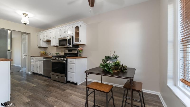Dining room, Interior, Kitchen, Stainless Steel Appliances, Wood Texture Flooring