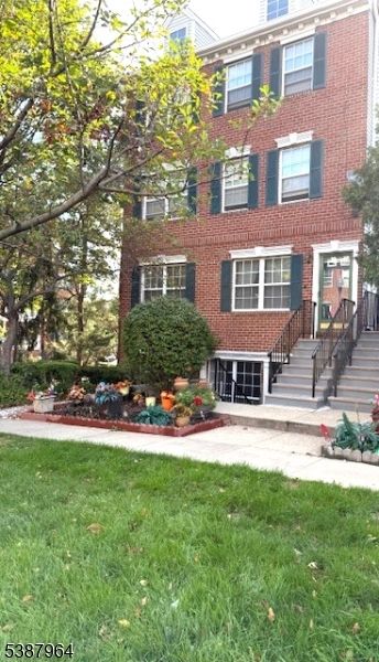Backyard, Exterior, Facade, Brick Facade, Rowhouse