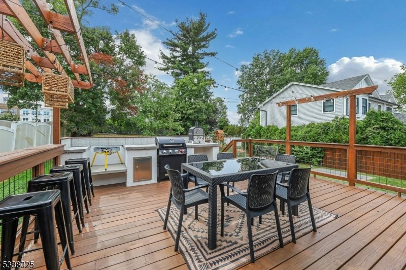 Exterior, Outdoor Kitchen