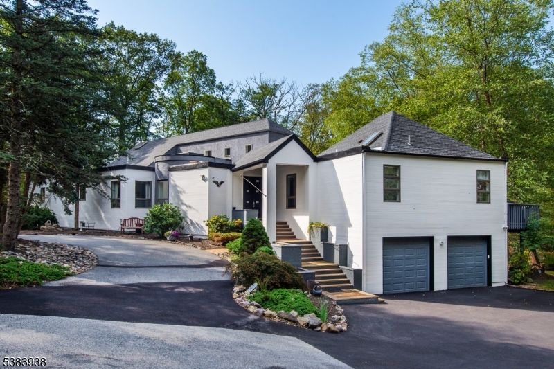 Attached, Exterior, Facade, Farmhouse