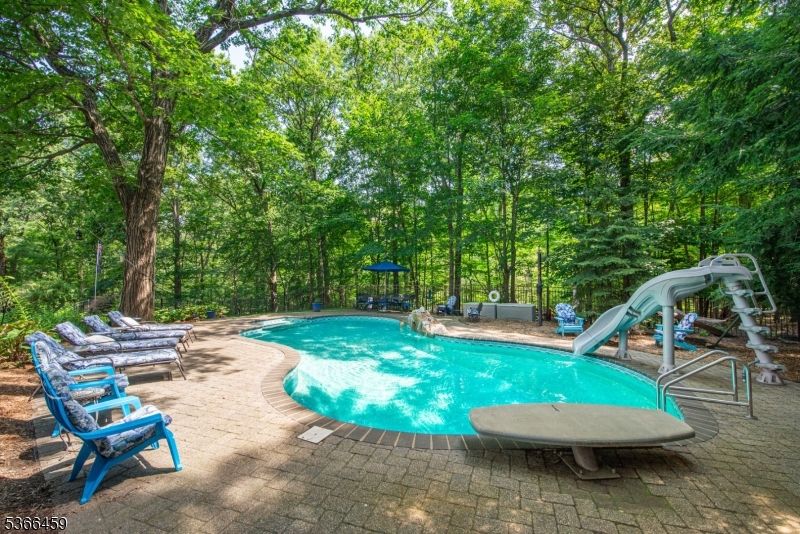 Exterior, Playground, Pool