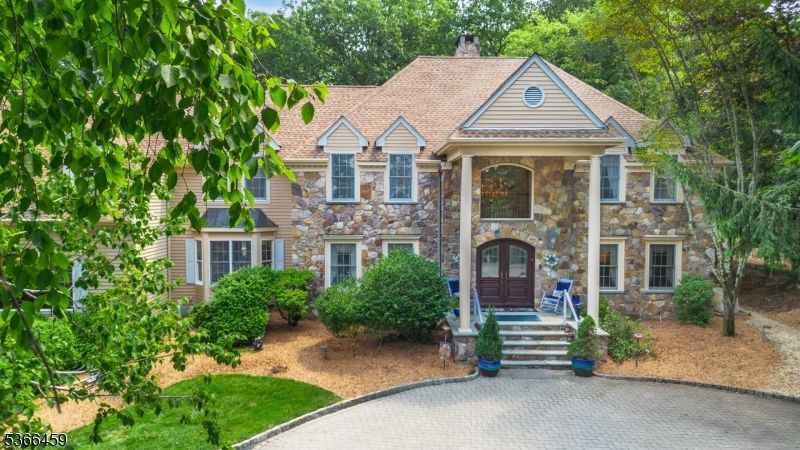 Exterior, Facade, Queen Anne Victorian