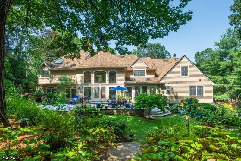 Backyard, Exterior, Facade, Queen Anne Victorian