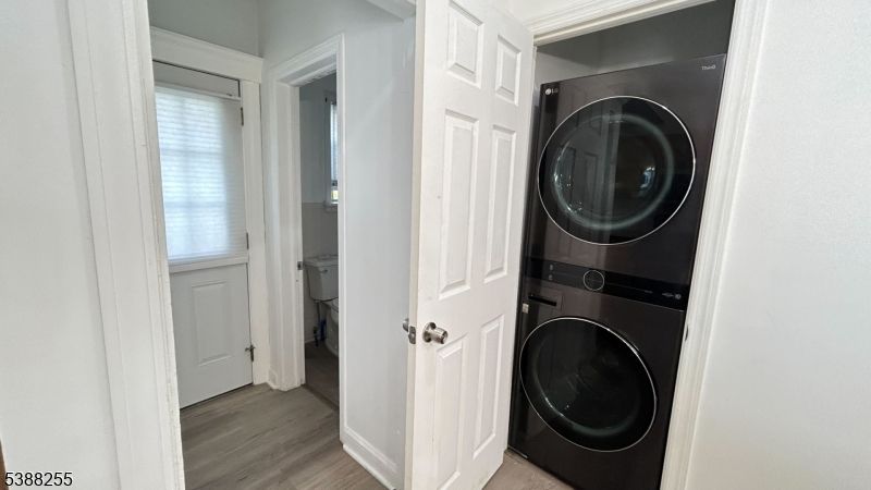 Interior, Utility Closets, Washer, Wood Texture Flooring
