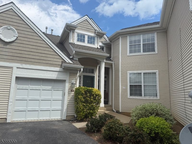 Attached, Exterior, Facade, Mediterranean