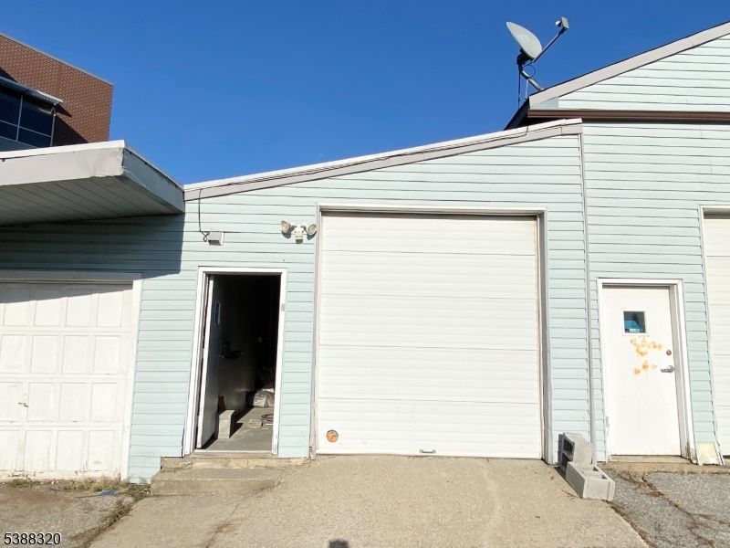 Detached Garage, Exterior