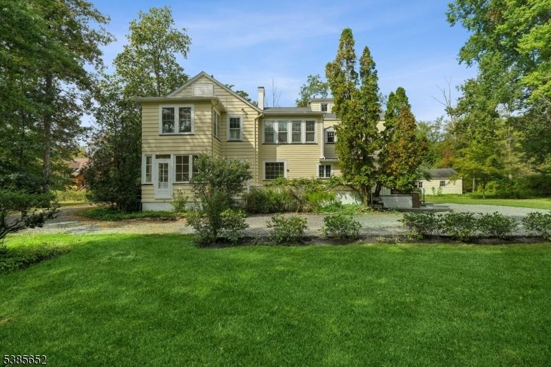 Backyard, Exterior, Facade, Queen Anne Victorian