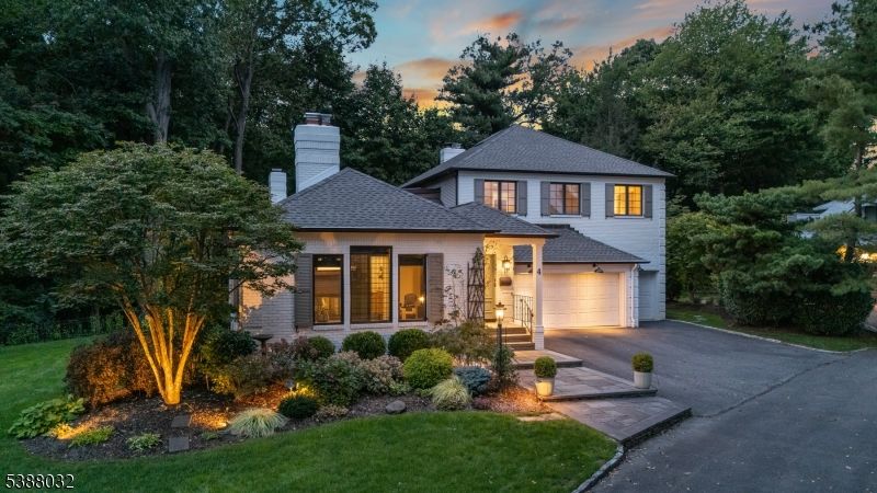 Attached, Exterior, Facade, Split Level