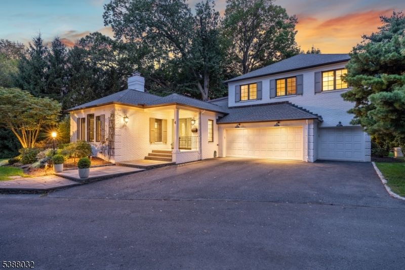 Attached, Exterior, Facade, Split Level