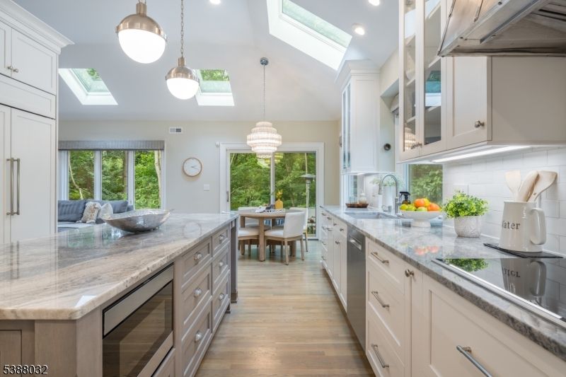 Chandelier, Dining room, Interior, Kitchen, Pendant Lights, Recessed Lighting, Wood Texture Flooring