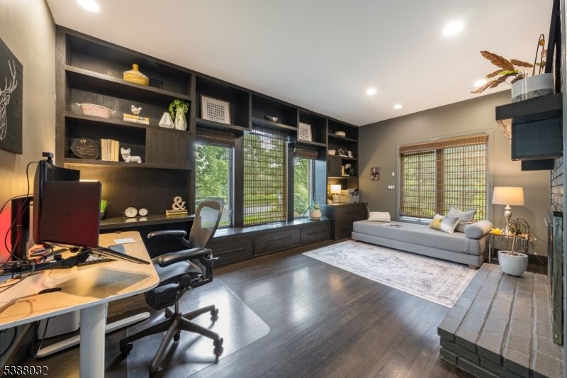 Home Office, Interior, Recessed Lighting, Wood Texture Flooring