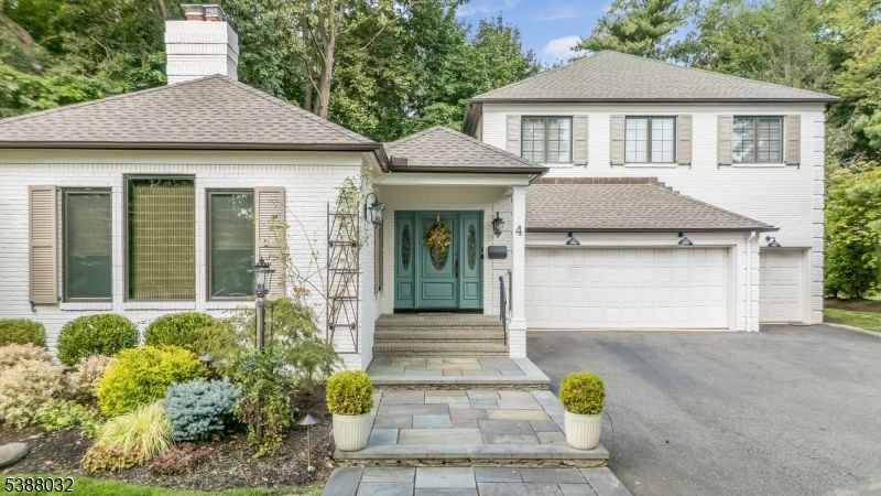 Attached, Exterior, Facade, Split Level