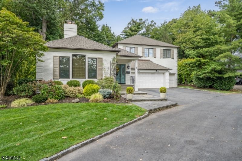 Attached, Exterior, Facade, Split Level