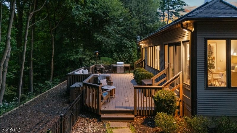 Exterior, Outdoor Kitchen