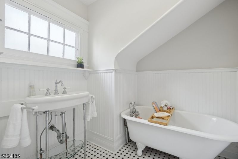 Bathroom, Free Standing Baths, Interior