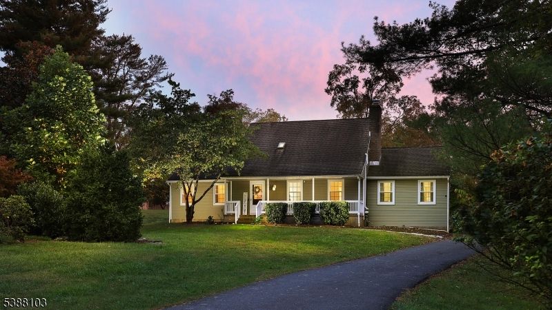 Backyard, Exterior, Facade, Cape Cod