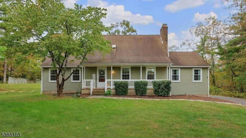 Backyard, Exterior, Facade, Cape Cod