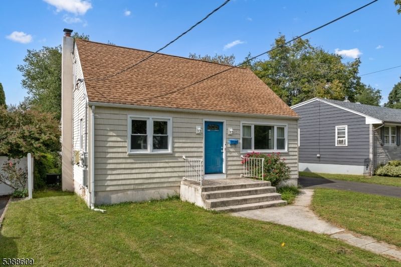 Exterior, Facade, Cape Cod