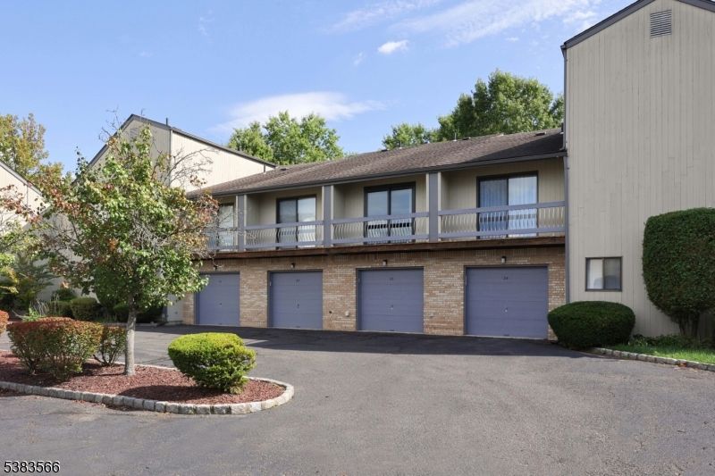 Attached, Exterior, Facade, Split Level