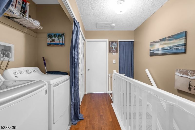 Interior, Washer, Wood Texture Flooring