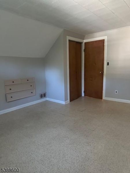 Empty room, Interior