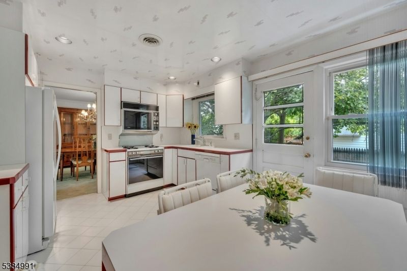 Dining room, Interior, Kitchen, Recessed Lighting, Stainless Steel Appliances