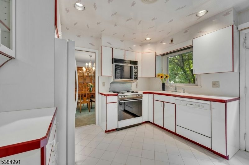 Chandelier, Dining room, Interior, Kitchen, Recessed Lighting, Stainless Steel Appliances