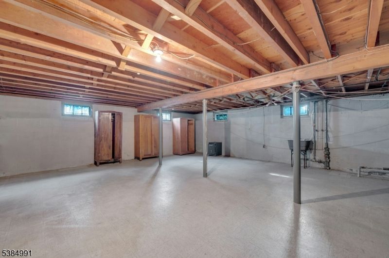 Empty room, Interior, Wooden Beams, Wooden Ceilings