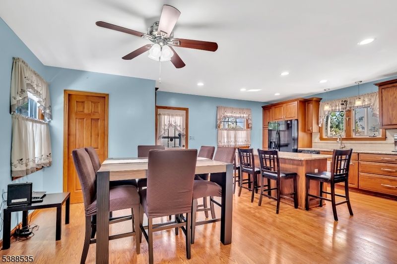 Dining room, Interior, Kitchen, Pendant Lights, Recessed Lighting, Wood Texture Flooring