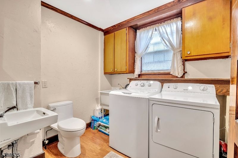 Bathroom, Interior, Utility Closets, Washer, Wood Texture Flooring