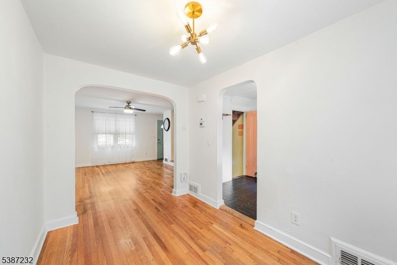 Empty room, Interior, Pendant Lights, Wood Texture Flooring
