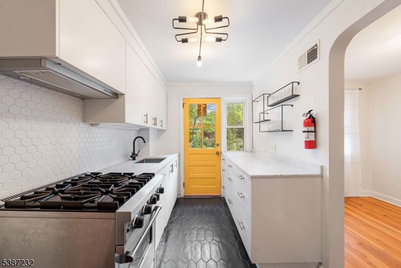Interior, Kitchen, Pendant Lights, Wood Texture Flooring